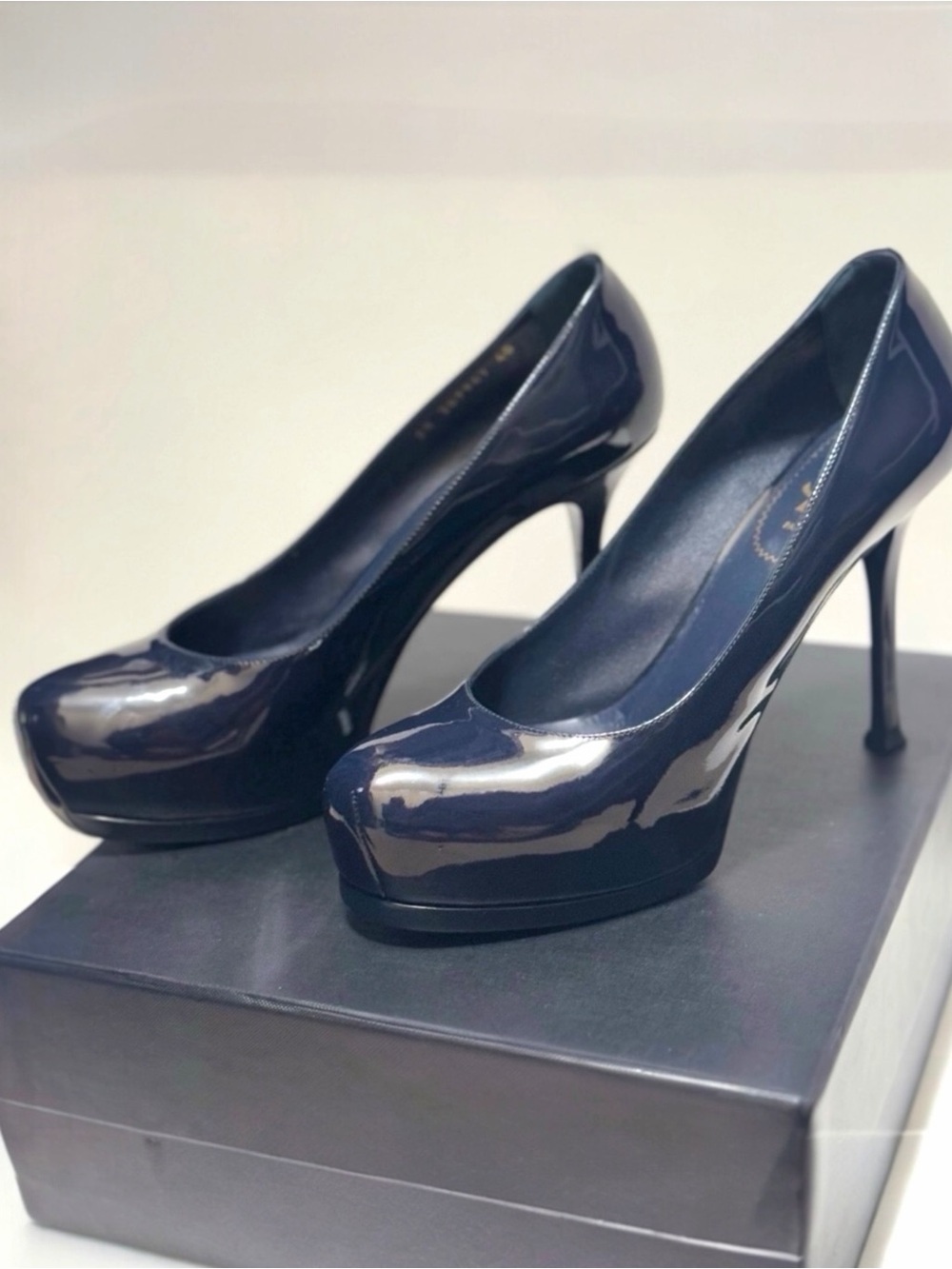 SAINT LAURENT Tribtoo 80 Patent Navy Blue Leather Heel Round Toe Pumps Size 40